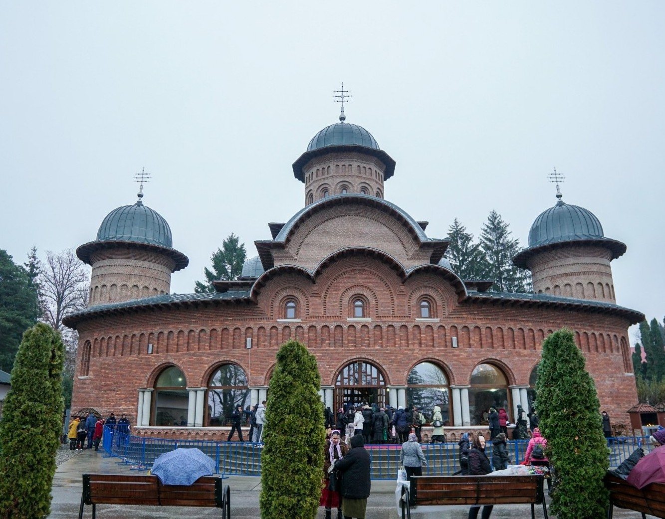 Vizita ADR Sud-Muntenia la Ansamblul Palatului Episcopal de la Curtea de Argeș, restaurat prin fonduri REGIO